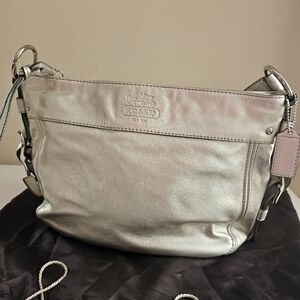 Vintage Coach Silver Metallic Hobo Purse. Exquisite Leather & Hardware. Medium